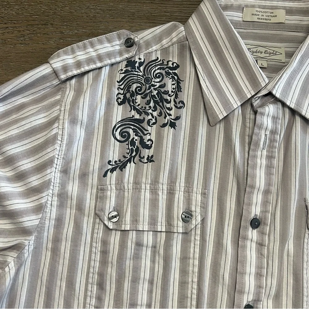 Eighty Eight Y2K Men's Gray Striped Button Down Shirt with Crest design size L - Picture 2 of 11